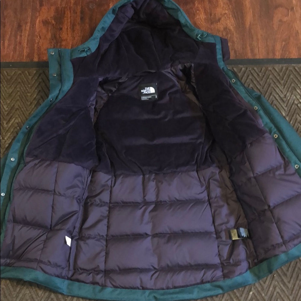The North Face winter coat - Picture 2 of 8